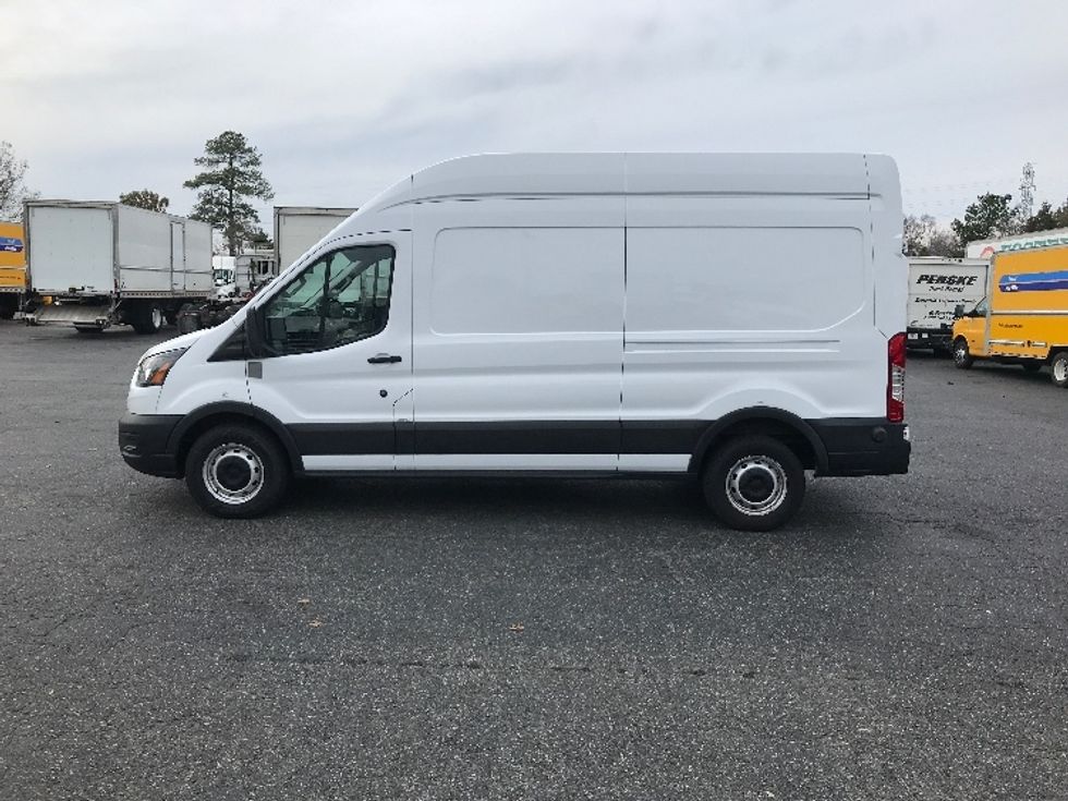 Cargo Van (Panel Van)-Light and Medium Duty Trucks-Ford-2022-Transit 250-Charlotte-NC-117,977\n\t\tmiles-$ 32,500 - Image 4