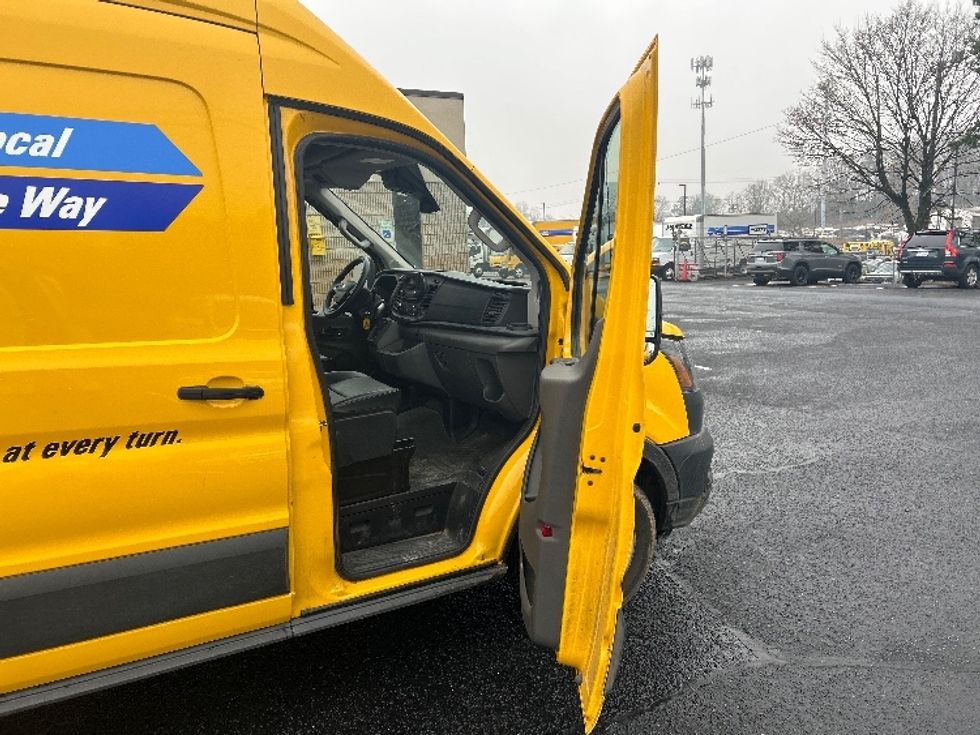 Cargo Van (Panel Van)-Light and Medium Duty Trucks-Ford-2022-Transit 250-Charlotte-NC-95,062\n\t\tmiles-$ 36,500 - Image 20