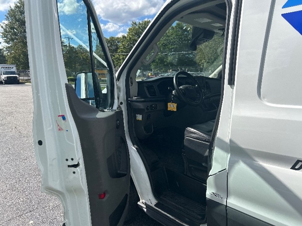 Cargo Van (Panel Van)-Light and Medium Duty Trucks-Ford-2022-Transit 250-Chesapeake-VA-101,970\n\t\tmiles-$ 33,500 - Image 16