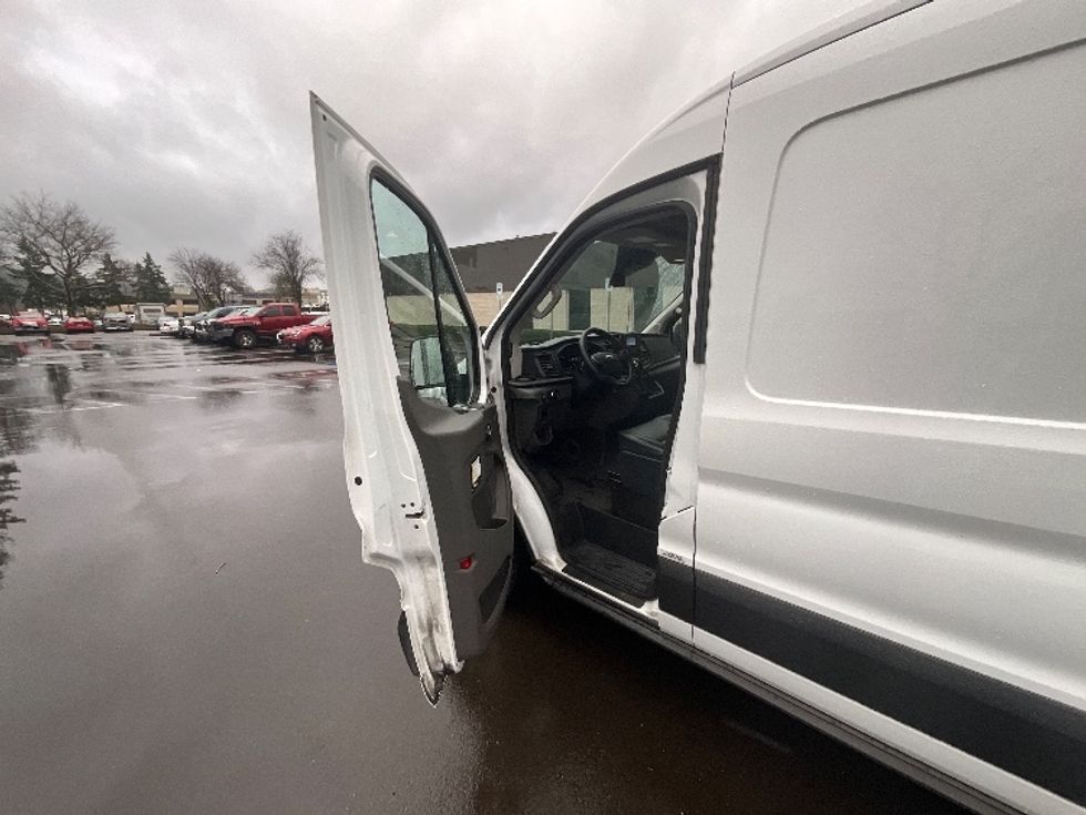 Cargo Van (Panel Van)-Light and Medium Duty Trucks-Ford-2022-Transit 250-Clackamas-OR-139,435\n\t\tmiles-$ 25,750 - Image 13