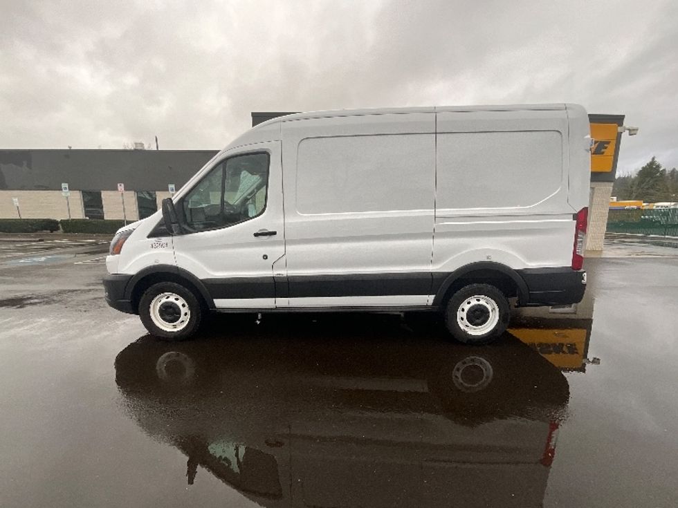 Cargo Van (Panel Van)-Light and Medium Duty Trucks-Ford-2022-Transit 250-Clackamas-OR-139,435\n\t\tmiles-$ 25,750 - Image 4