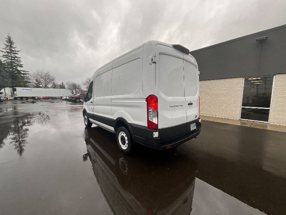 Cargo Van (Panel Van)-Light and Medium Duty Trucks-Ford-2022-Transit 250-Clackamas-OR-139,435\n\t\tmiles-$ 25,750 - Image 5