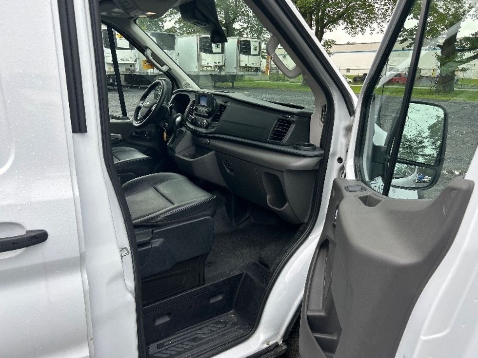 Cargo Van (Panel Van)-Light and Medium Duty Trucks-Ford-2022-Transit 250-Cleona-PA-60,595\n\t\tmiles-$ 38,500 - Image 20