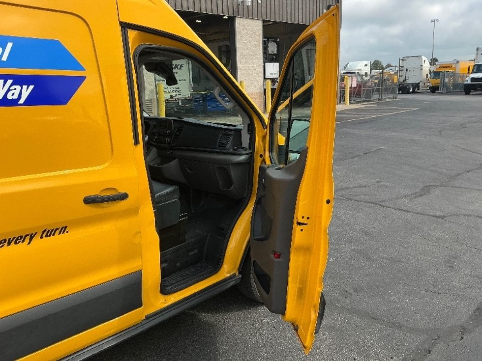 2022 Ford Transit photo 13