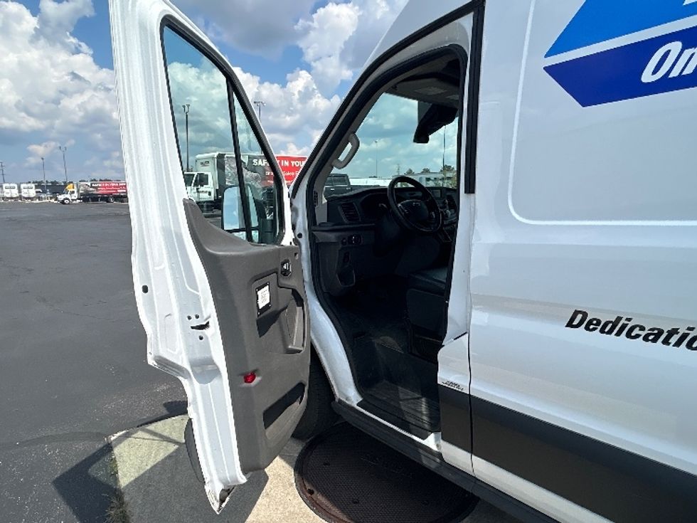Cargo Van (Panel Van)-Light and Medium Duty Trucks-Ford-2022-Transit 250-Columbus-OH-216,309\n\t\tmiles-$ 17,250 - Image 16