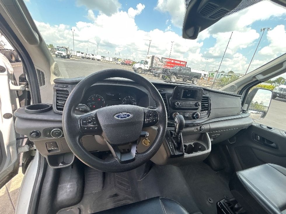 Cargo Van (Panel Van)-Light and Medium Duty Trucks-Ford-2022-Transit 250-Columbus-OH-216,309\n\t\tmiles-$ 17,250 - Image 18