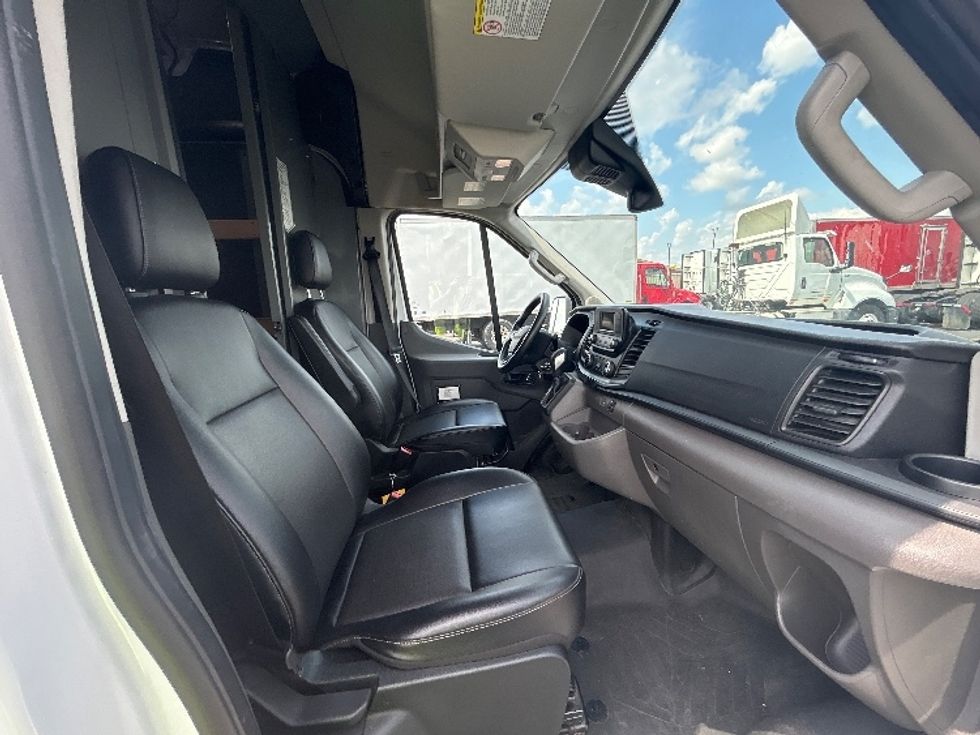 Cargo Van (Panel Van)-Light and Medium Duty Trucks-Ford-2022-Transit 250-Columbus-OH-216,309\n\t\tmiles-$ 17,250 - Image 22