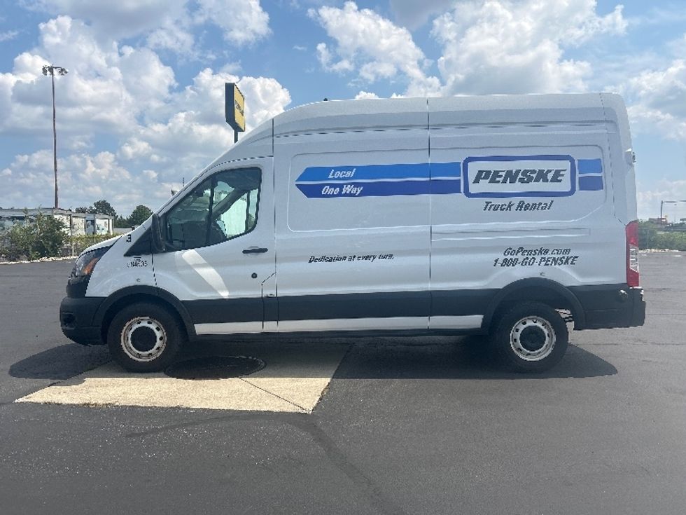Cargo Van (Panel Van)-Light and Medium Duty Trucks-Ford-2022-Transit 250-Columbus-OH-216,309\n\t\tmiles-$ 17,250 - Image 4