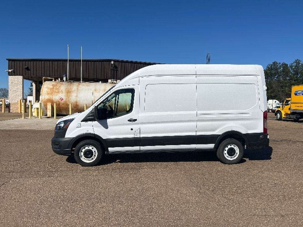Cargo Van (Panel Van)-Light and Medium Duty Trucks-Ford-2022-Transit 250-Dallas-TX-99,919\n\t\tmiles-$ 36,000 - Image 4