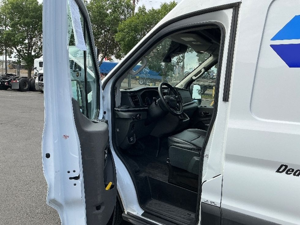 Cargo Van (Panel Van)-Light and Medium Duty Trucks-Ford-2022-Transit 250-Denver-CO-89,382\n\t\tmiles-$ 38,500 - Image 16