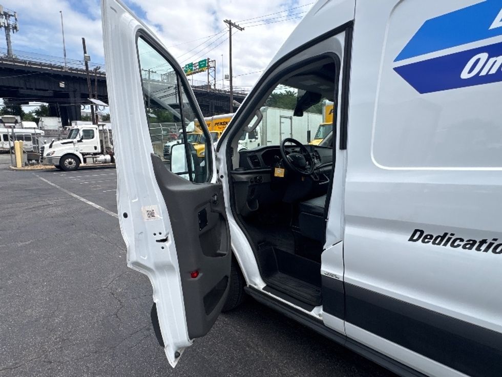 Cargo Van (Panel Van)-Light and Medium Duty Trucks-Ford-2022-Transit 250-Elmsford-NY-53,463\n\t\tmiles-$ 39,250 - Image 14