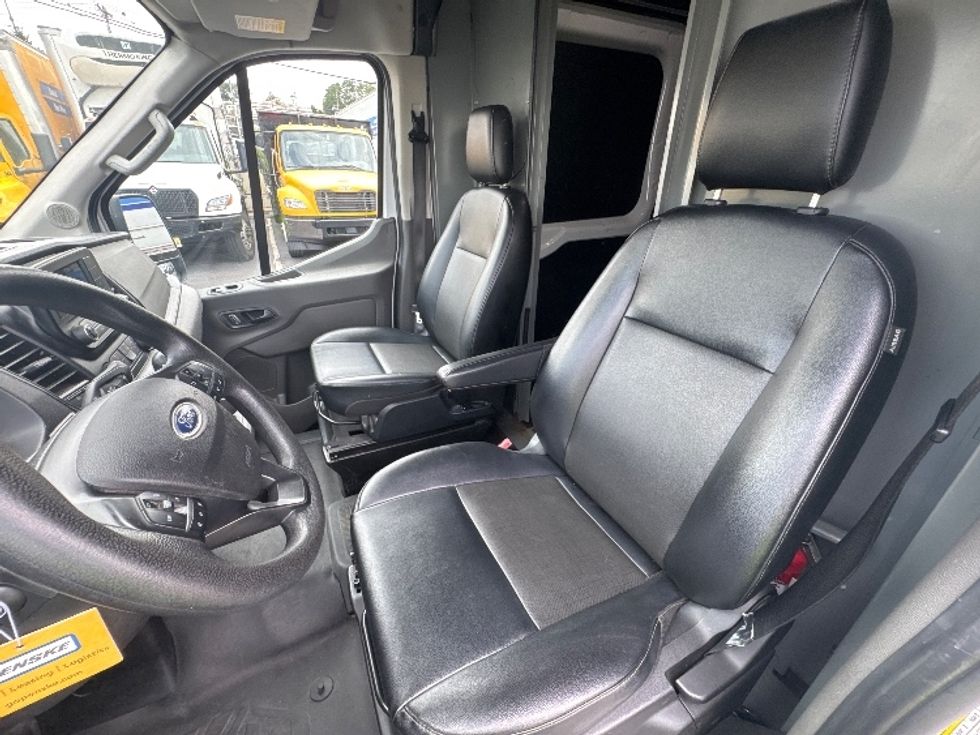 Cargo Van (Panel Van)-Light and Medium Duty Trucks-Ford-2022-Transit 250-Elmsford-NY-53,463\n\t\tmiles-$ 39,250 - Image 15