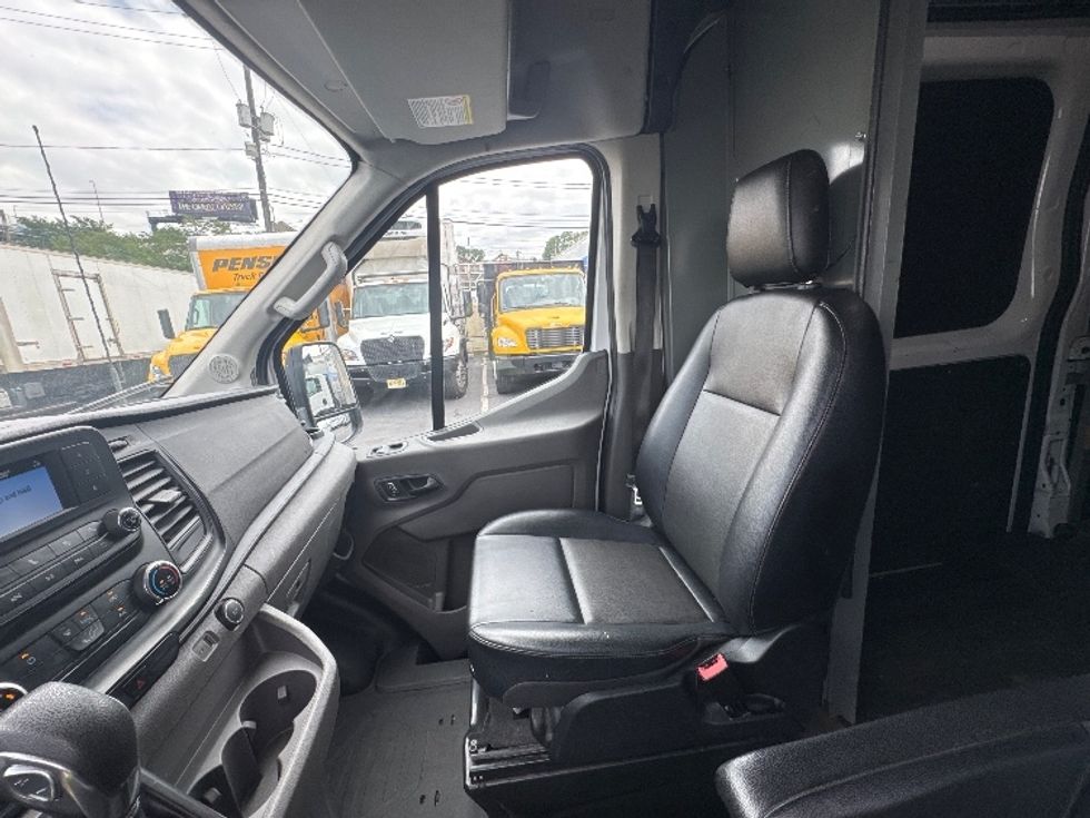 Cargo Van (Panel Van)-Light and Medium Duty Trucks-Ford-2022-Transit 250-Elmsford-NY-53,463\n\t\tmiles-$ 39,250 - Image 17