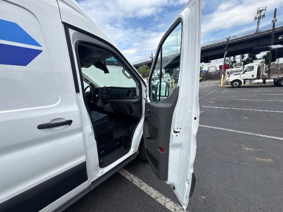 Cargo Van (Panel Van)-Light and Medium Duty Trucks-Ford-2022-Transit 250-Elmsford-NY-53,463\n\t\tmiles-$ 39,250 - Image 18