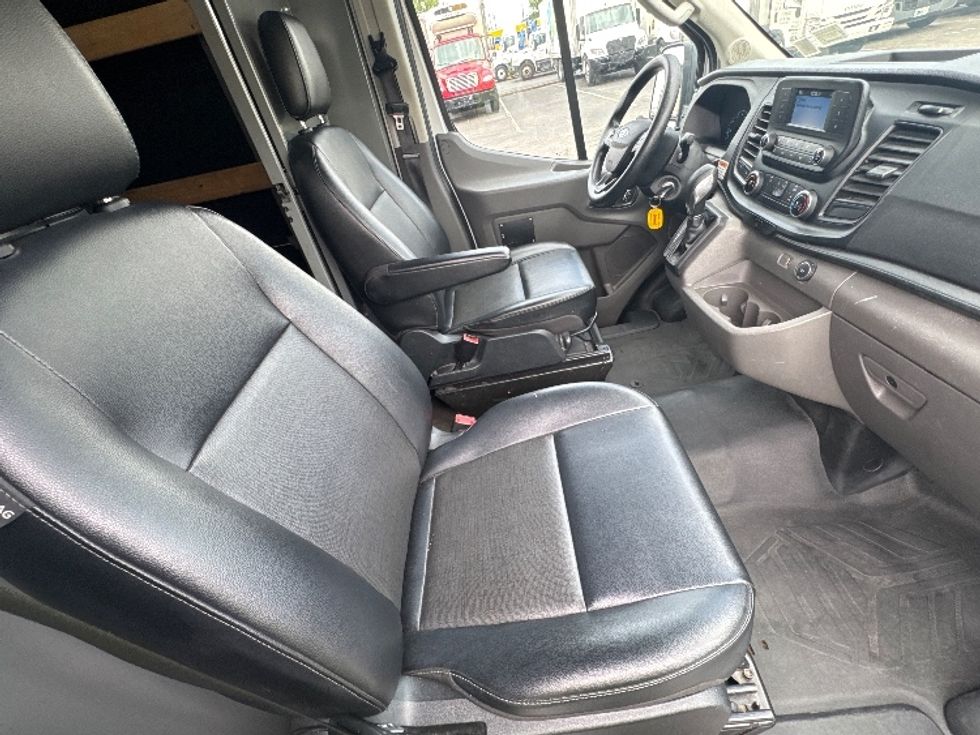 Cargo Van (Panel Van)-Light and Medium Duty Trucks-Ford-2022-Transit 250-Elmsford-NY-53,463\n\t\tmiles-$ 39,250 - Image 20