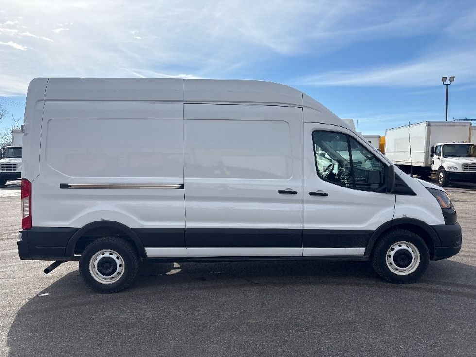 Cargo Van (Panel Van)-Light and Medium Duty Trucks-Ford-2022-Transit 250-Etobicoke-ON-96,724\n\t\tkm-$ 49,250 - Image 12