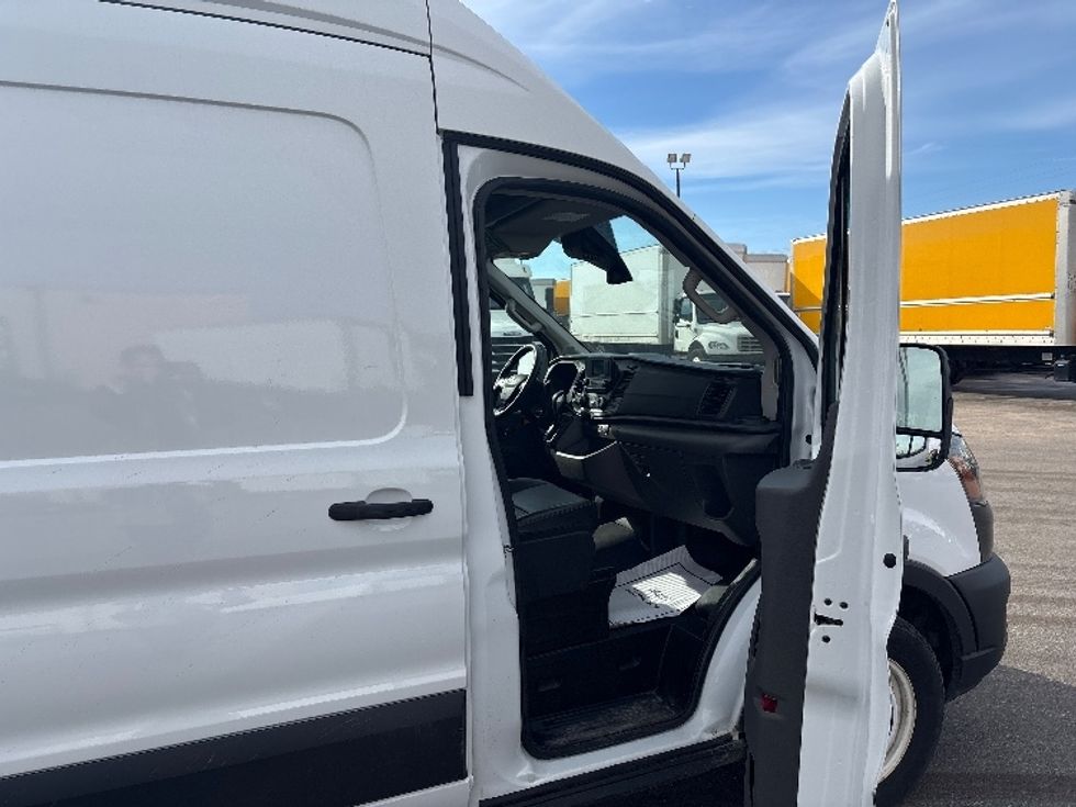 Cargo Van (Panel Van)-Light and Medium Duty Trucks-Ford-2022-Transit 250-Etobicoke-ON-96,724\n\t\tkm-$ 49,250 - Image 17