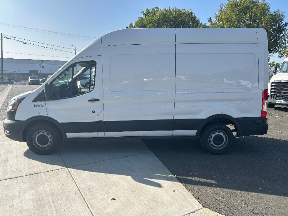 Cargo Van (Panel Van)-Light and Medium Duty Trucks-Ford-2022-Transit 250-Fontana-CA-70,871\n\t\tmiles-$ 39,500 - Image 4