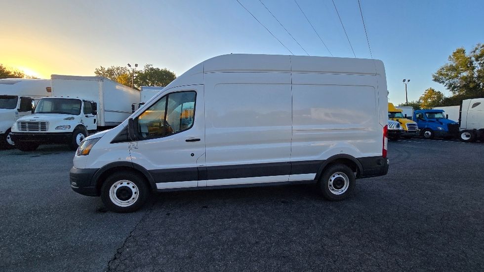Cargo Van (Panel Van)-Light and Medium Duty Trucks-Ford-2022-Transit 250-Forest Park-GA-137,031\n\t\tmiles-$ 32,250 - Image 4