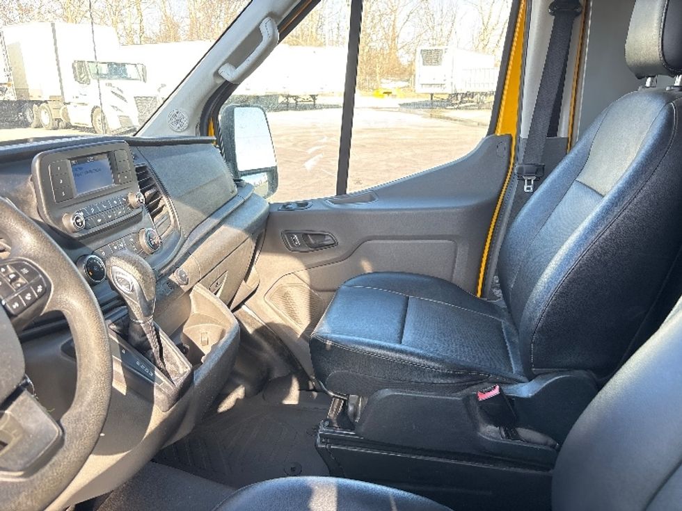 Cargo Van (Panel Van)-Light and Medium Duty Trucks-Ford-2022-Transit 250-Fort Wayne-IN-106,325\n\t\tmiles-$ 29,250 - Image 18