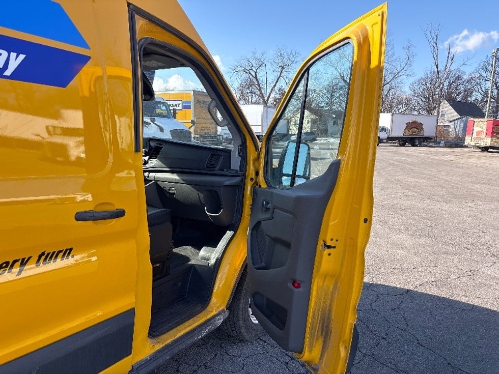 Cargo Van (Panel Van)-Light and Medium Duty Trucks-Ford-2022-Transit 250-Fort Wayne-IN-106,325\n\t\tmiles-$ 29,250 - Image 19