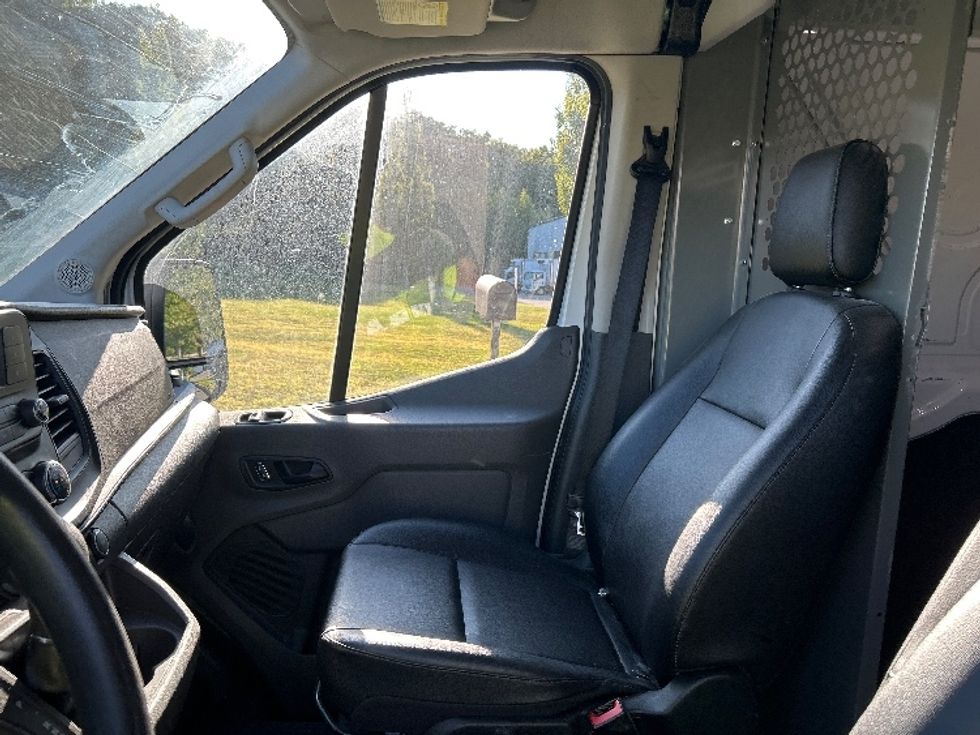 Cargo Van (Panel Van)-Light and Medium Duty Trucks-Ford-2022-Transit 250-Franklin-MA-135,750\n\t\tmiles-$ 28,250 - Image 18