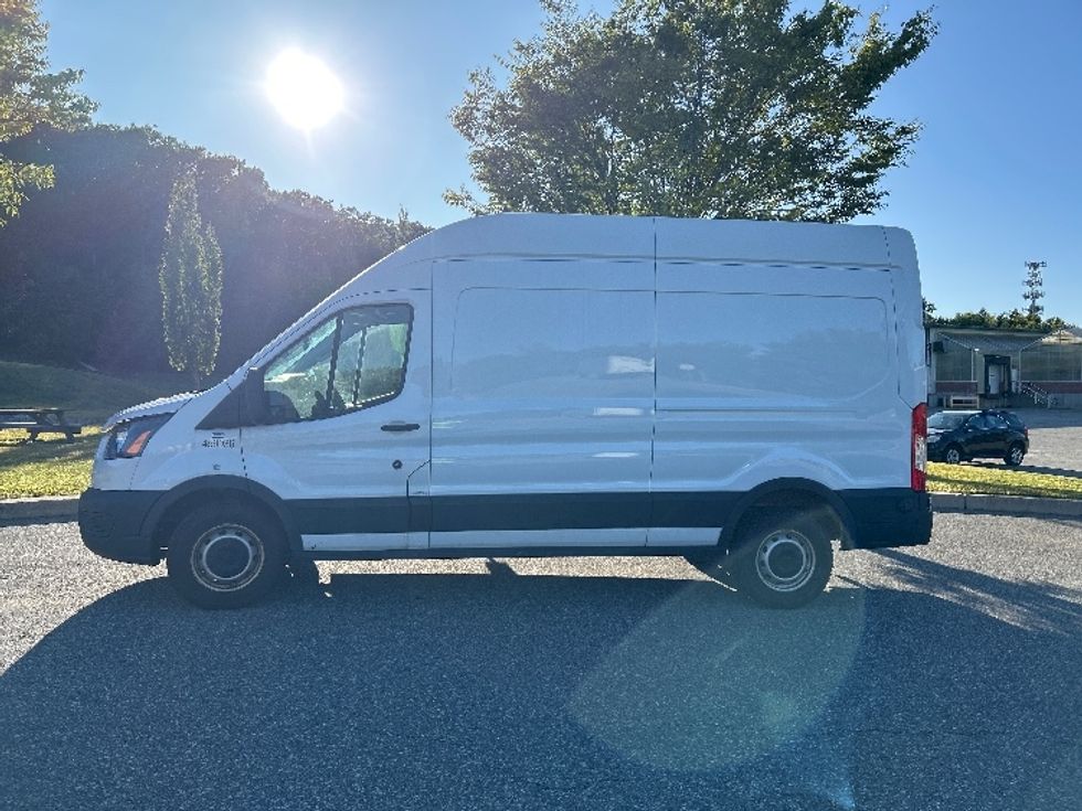 Cargo Van (Panel Van)-Light and Medium Duty Trucks-Ford-2022-Transit 250-Franklin-MA-135,750\n\t\tmiles-$ 28,250 - Image 4
