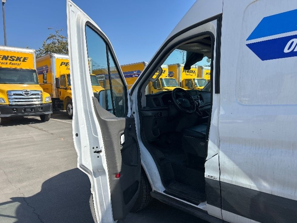 Cargo Van (Panel Van)-Light and Medium Duty Trucks-Ford-2022-Transit 250-Fresno-CA-104,143\n\t\tmiles-$ 34,250 - Image 15
