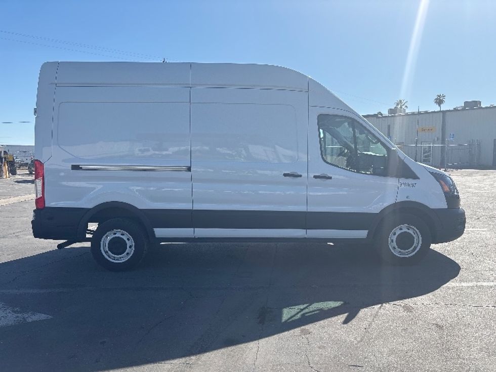 Cargo Van (Panel Van)-Light and Medium Duty Trucks-Ford-2022-Transit 250-Fresno-CA-109,698\n\t\tmiles-$ 34,500 - Image 13