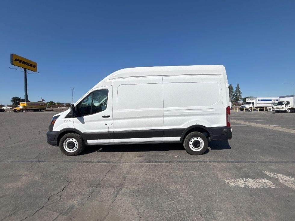 Cargo Van (Panel Van)-Light and Medium Duty Trucks-Ford-2022-Transit 250-Fresno-CA-109,698\n\t\tmiles-$ 34,500 - Image 4