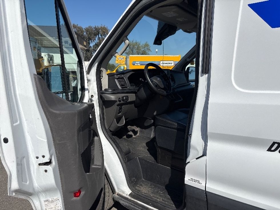 Cargo Van (Panel Van)-Light and Medium Duty Trucks-Ford-2022-Transit 250-Fresno-CA-79,560\n\t\tmiles-$ 38,000 - Image 15