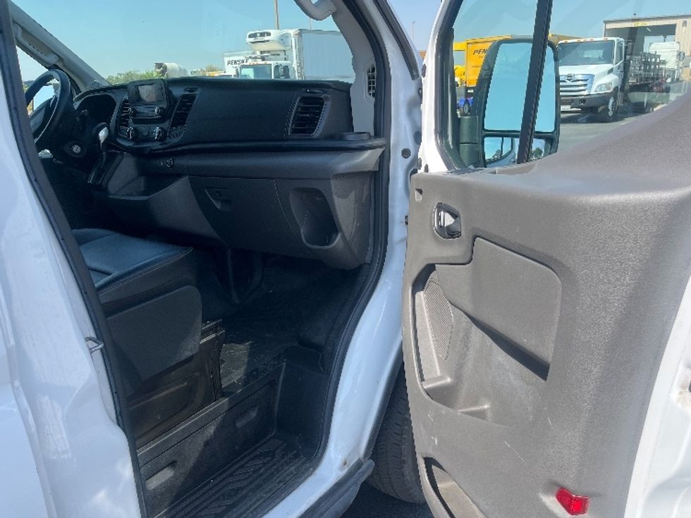Cargo Van (Panel Van)-Light and Medium Duty Trucks-Ford-2022-Transit 250-Fresno-CA-79,560\n\t\tmiles-$ 38,000 - Image 19