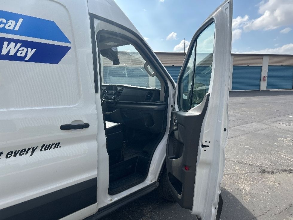 Cargo Van (Panel Van)-Light and Medium Duty Trucks-Ford-2022-Transit 250-Fresno-CA-91,071\n\t\tmiles-$ 35,750 - Image 17
