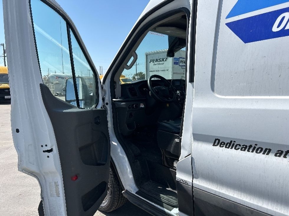 Cargo Van (Panel Van)-Light and Medium Duty Trucks-Ford-2022-Transit 250-Fresno-CA-98,691\n\t\tmiles-$ 36,500 - Image 15