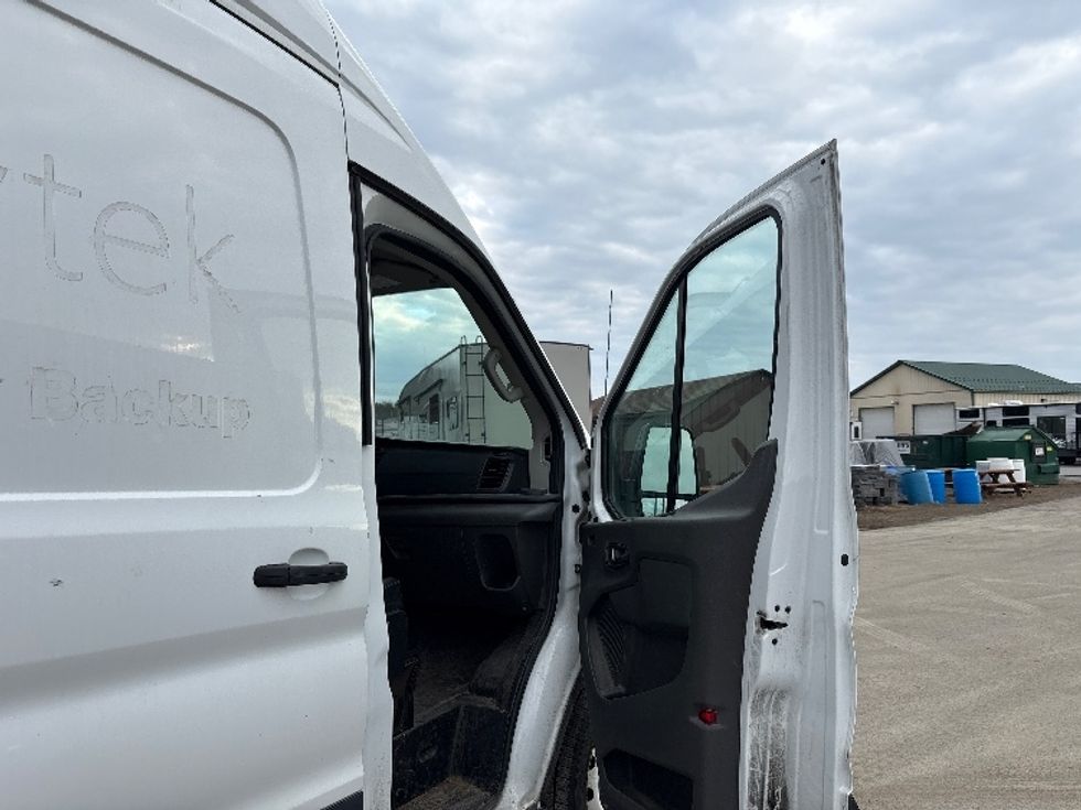 Cargo Van (Panel Van)-Light and Medium Duty Trucks-Ford-2022-Transit 250-Gansevoort-NY-75,528\n\t\tmiles-$ 39,000 - Image 15