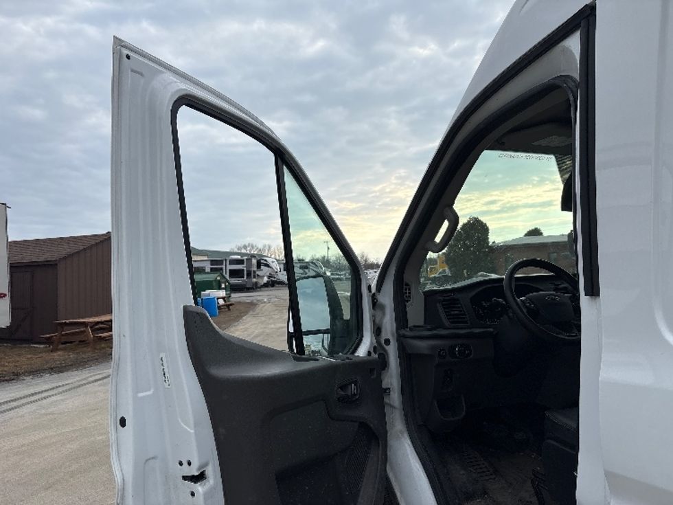 Cargo Van (Panel Van)-Light and Medium Duty Trucks-Ford-2022-Transit 250-Gansevoort-NY-75,528\n\t\tmiles-$ 39,000 - Image 19