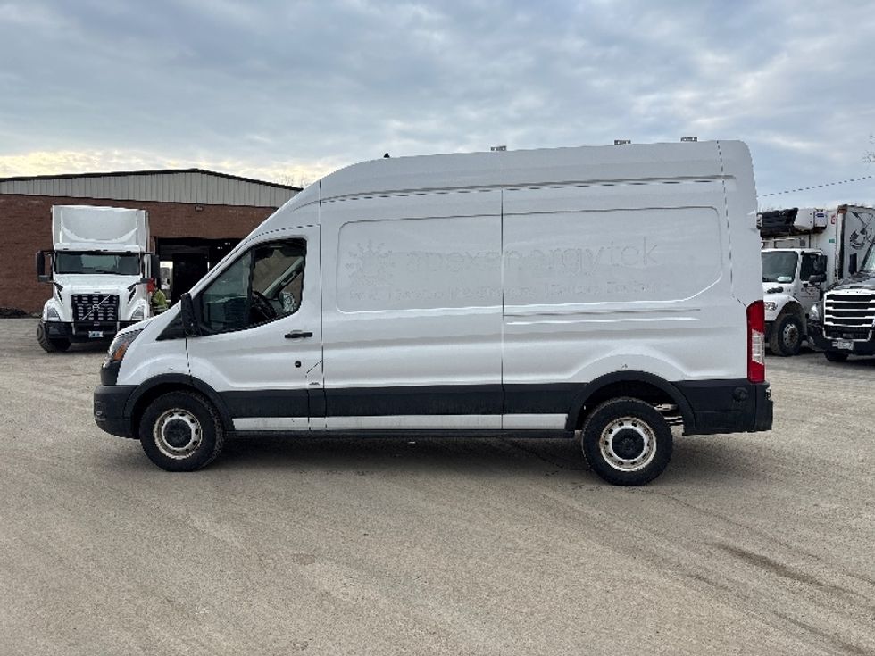 Cargo Van (Panel Van)-Light and Medium Duty Trucks-Ford-2022-Transit 250-Gansevoort-NY-75,528\n\t\tmiles-$ 39,000 - Image 4