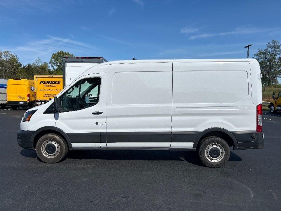 Cargo Van (Panel Van)-Light and Medium Duty Trucks-Ford-2022-Transit 250-Greensboro-NC-139,031\n\t\tmiles-$ 26,000 - Image 4