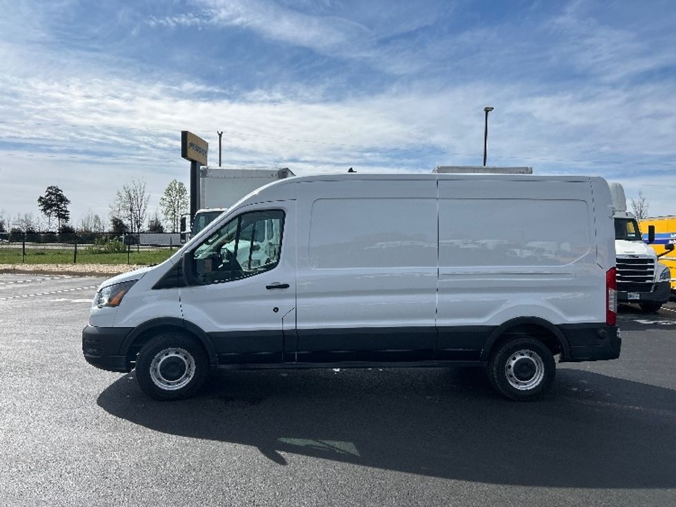 Cargo Van (Panel Van)-Light and Medium Duty Trucks-Ford-2022-Transit 250-Greensboro-NC-146,603\n\t\tmiles-$ 26,500 - Image 4