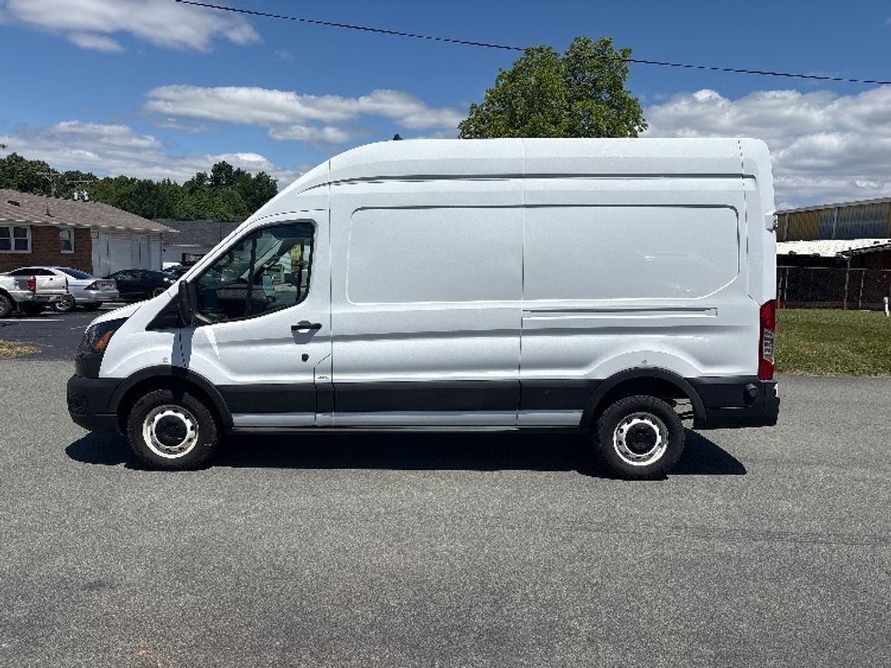 Cargo Van (Panel Van)-Light and Medium Duty Trucks-Ford-2022-Transit 250-Greensboro-NC-84,858\n\t\tmiles-$ 37,500 - Image 4