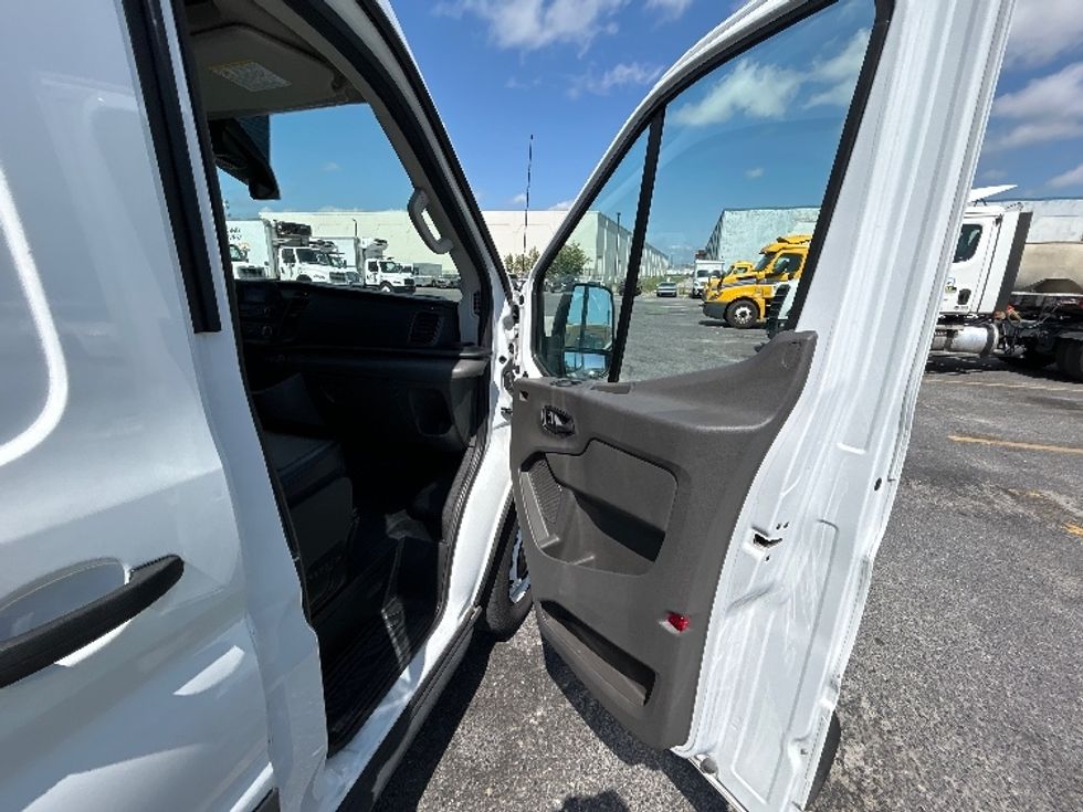 Cargo Van (Panel Van)-Light and Medium Duty Trucks-Ford-2022-Transit 250-Harahan-LA-46,545\n\t\tmiles-$ 40,750 - Image 18