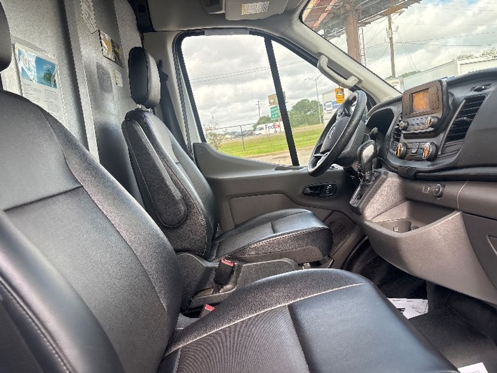 Cargo Van (Panel Van)-Light and Medium Duty Trucks-Ford-2022-Transit 250-Harahan-LA-64,156\n\t\tmiles-$ 39,750 - Image 22