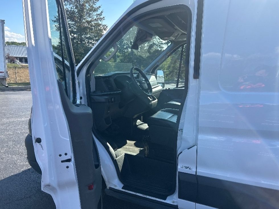 2022 Ford Transit photo 11