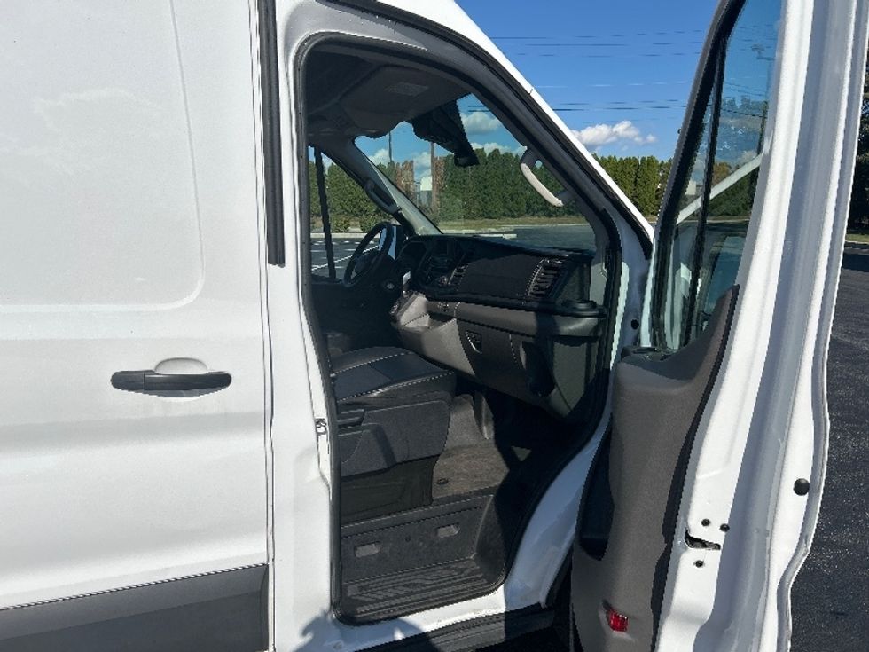 2022 Ford Transit photo 15