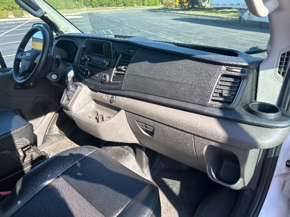 2022 Ford Transit photo 16