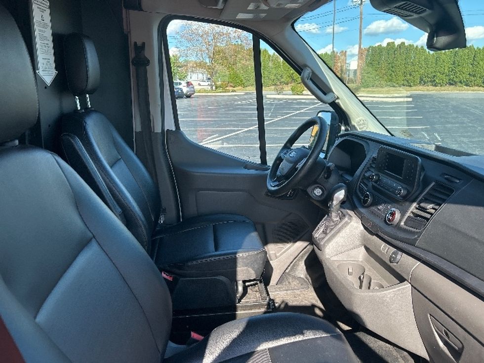 2022 Ford Transit photo 17