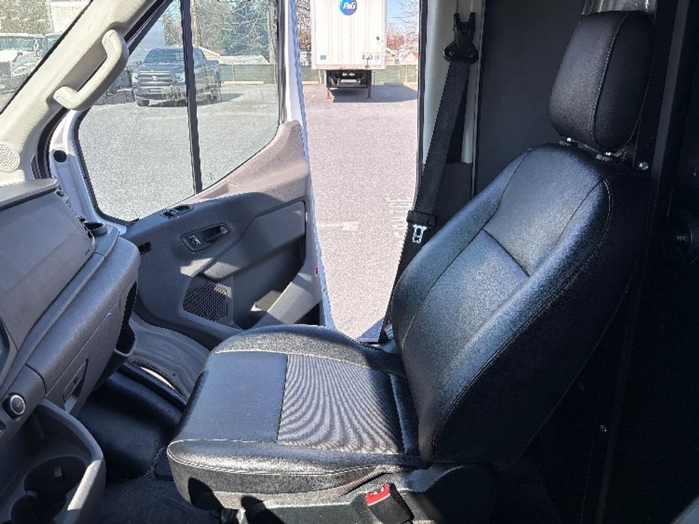 Cargo Van (Panel Van)-Light and Medium Duty Trucks-Ford-2022-Transit 250-Harrisburg-PA-76,587\n\t\tmiles-$ 40,500 - Image 15