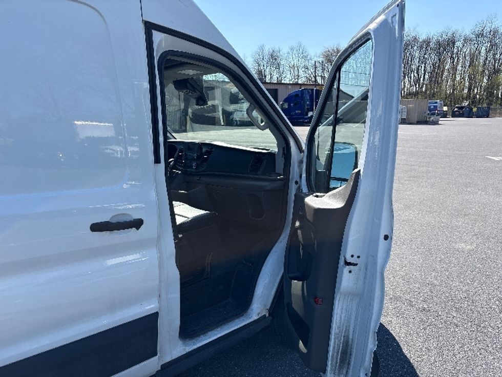 Cargo Van (Panel Van)-Light and Medium Duty Trucks-Ford-2022-Transit 250-Harrisburg-PA-76,587\n\t\tmiles-$ 40,500 - Image 16