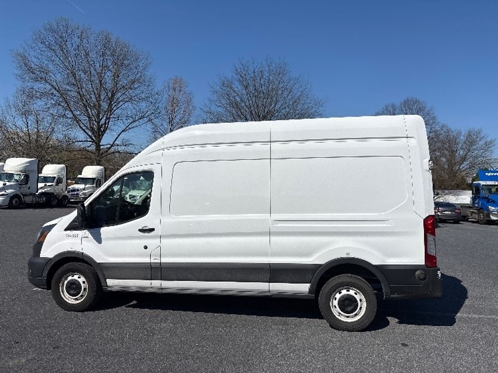 Cargo Van (Panel Van)-Light and Medium Duty Trucks-Ford-2022-Transit 250-Harrisburg-PA-76,587\n\t\tmiles-$ 40,500 - Image 4