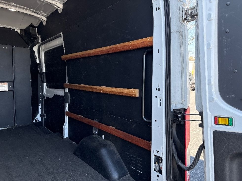 Cargo Van (Panel Van)-Light and Medium Duty Trucks-Ford-2022-Transit 250-Harrisburg-PA-76,587\n\t\tmiles-$ 40,500 - Image 9